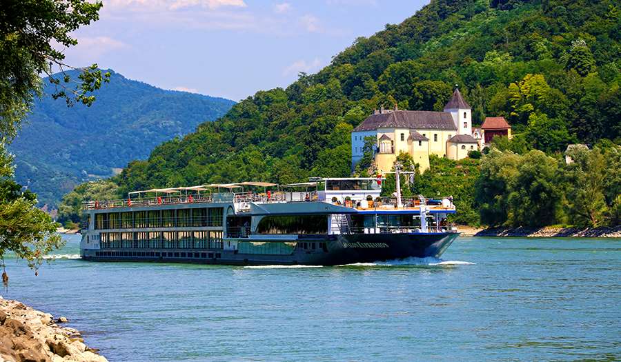 Christmastime On The Danube With 2 Nights In Prague (Westbound)
